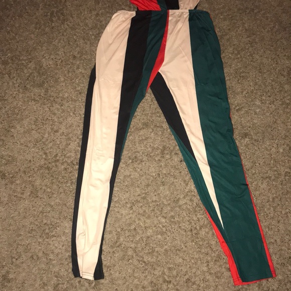 Spaghetti strapped open back jumpsuit - Picture 4 of 6